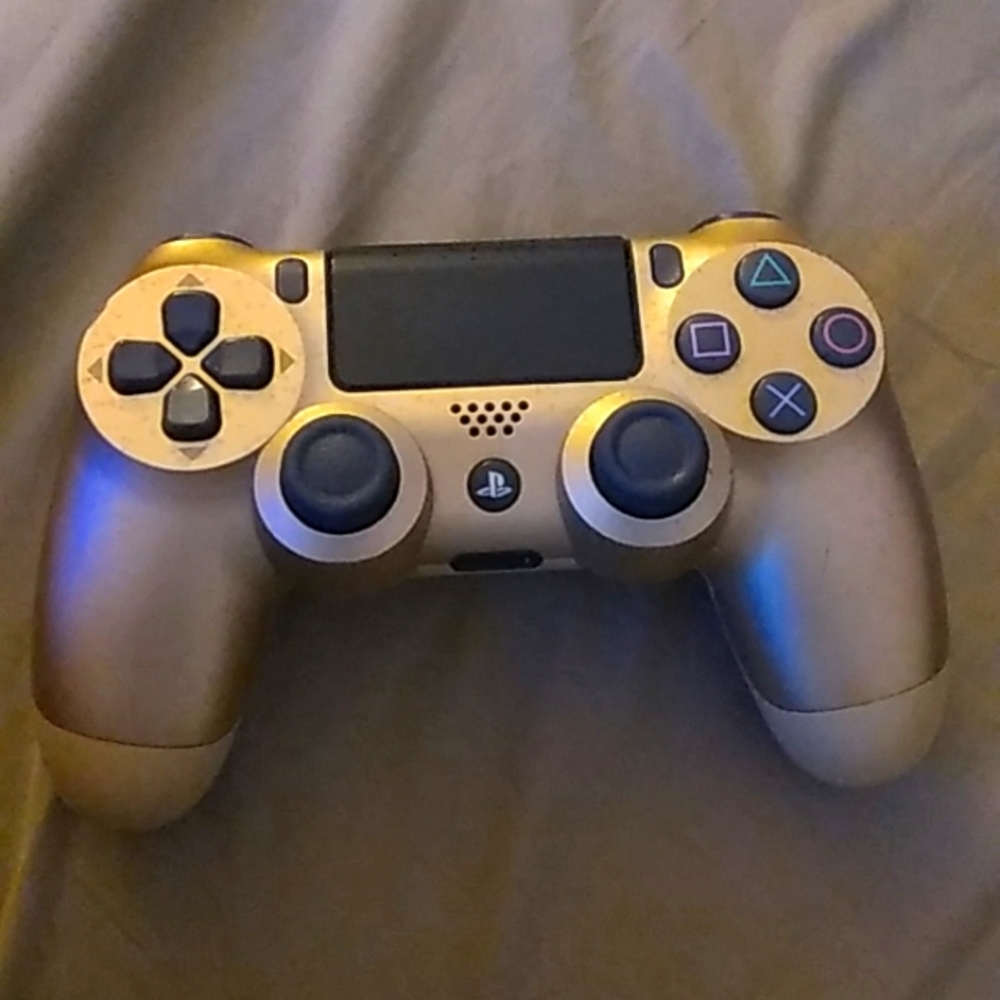 Playstation 4 Gold Controller
